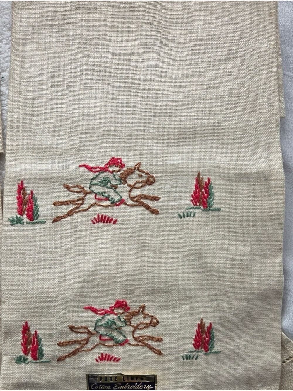 New Vtg Set Of 3 Linen Embroidered Tea/ Hand towels - Picture 3 of 7